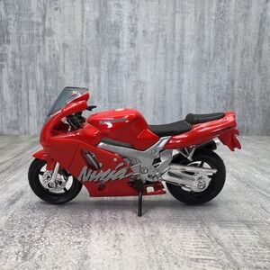 Maisto - 1/18 Scale - KAWASAKI NINJA ZX-7R Motorcycle Red Loose